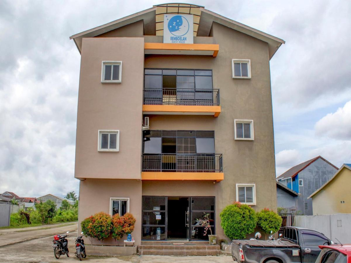 Oyo 90162 Remboelan Guest House Sungai Lutus Экстерьер фото